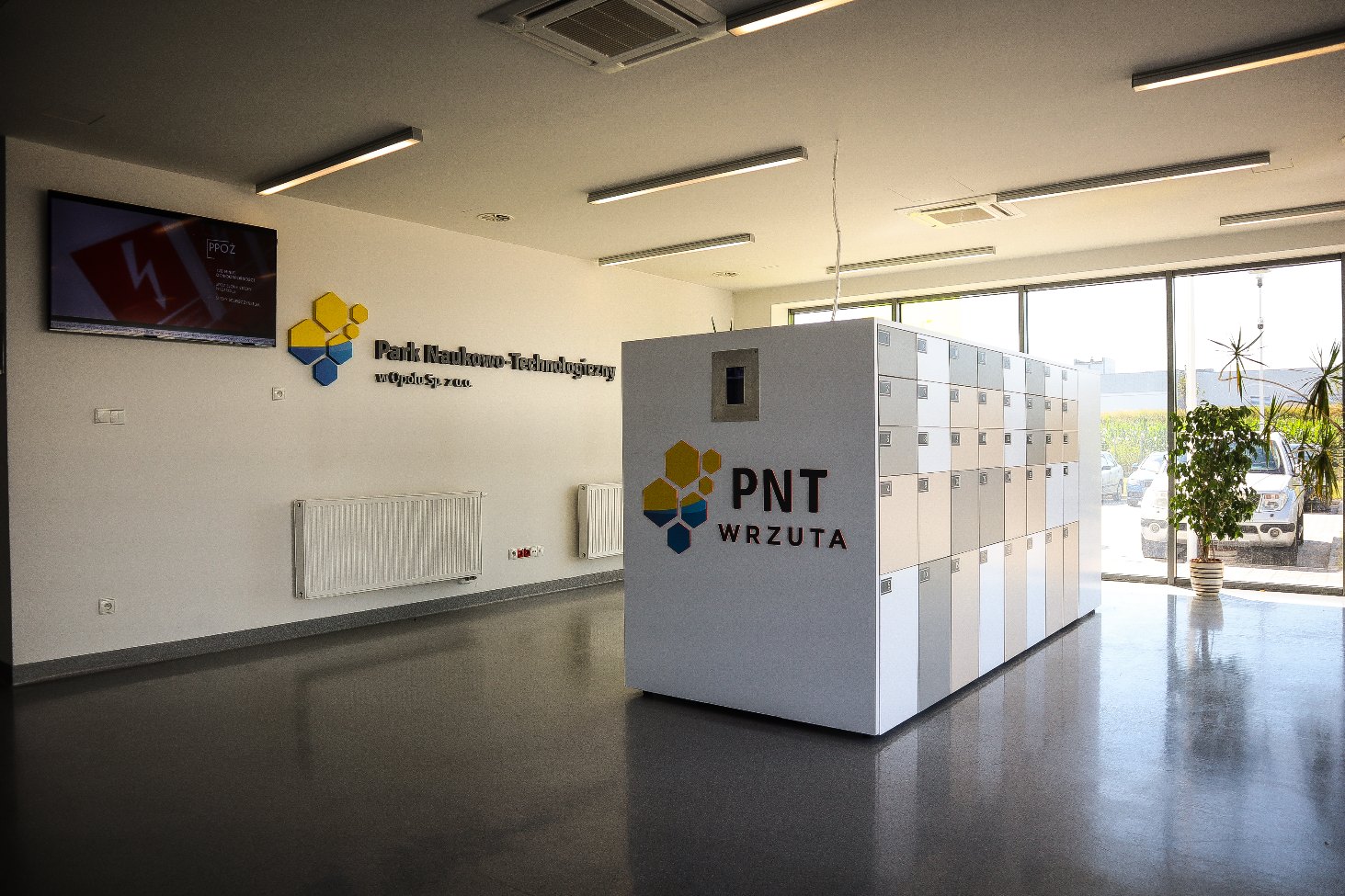 Wrzuta PNT — szafa skrytkowa