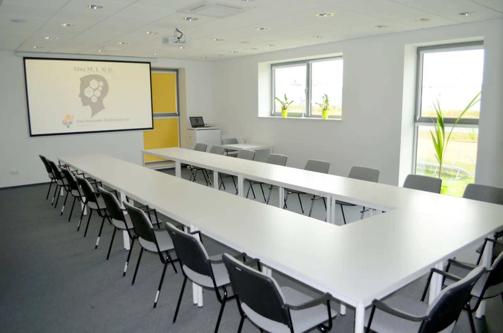 Businessroom1