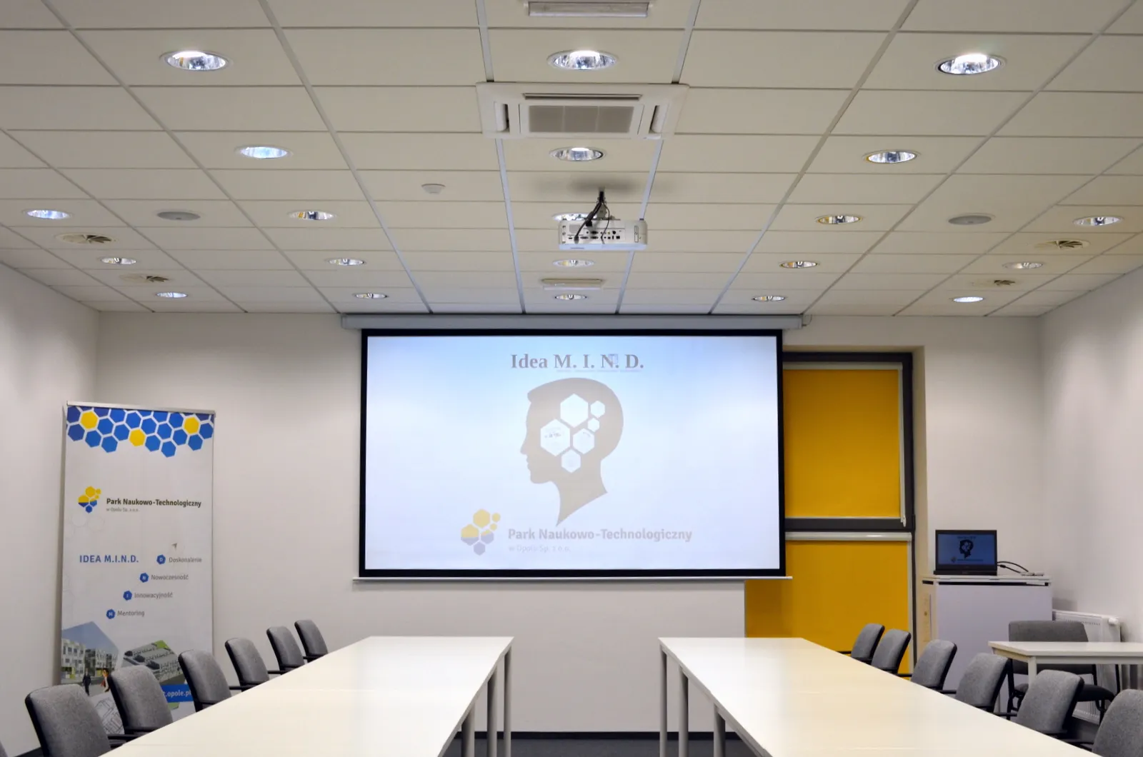 Businessroom4